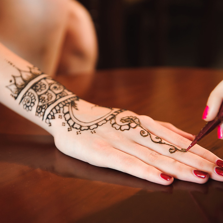 Henna service